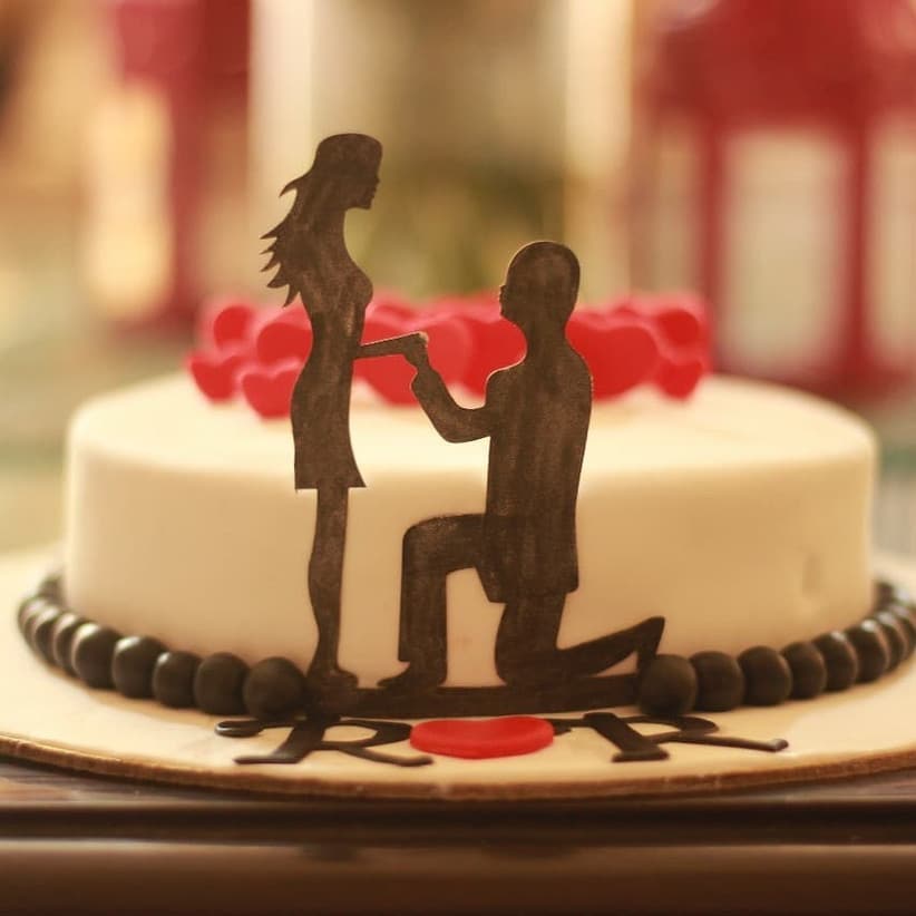 How a cake makes the anniversary event even more special?