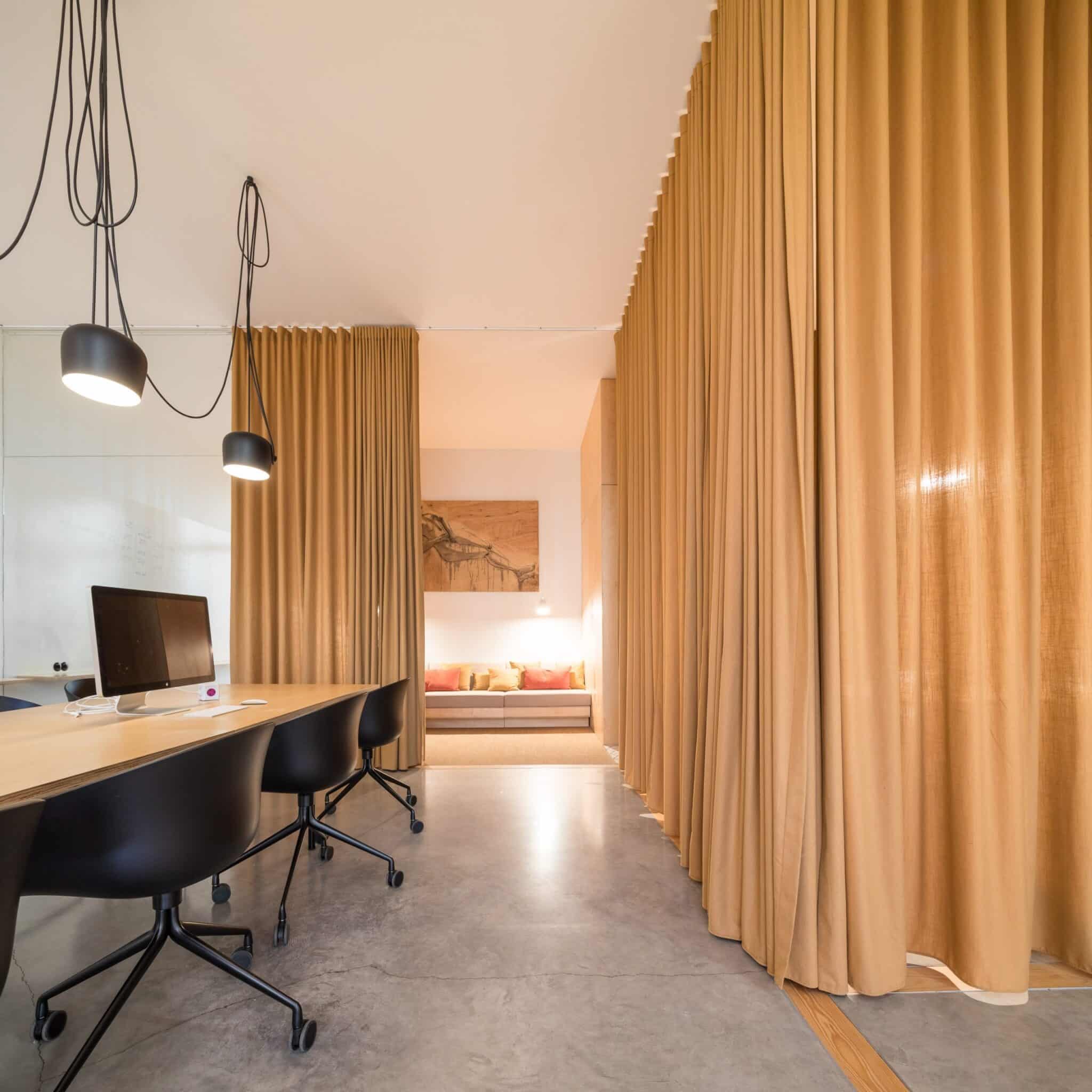 10 Benefits of Using Office Curtains