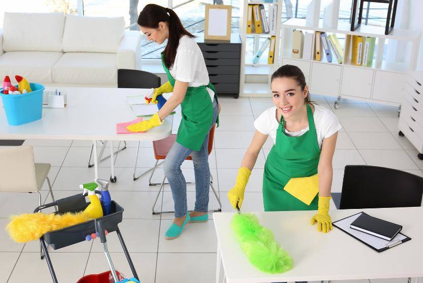 The work of commercial cleaners and the benefits of hiring them