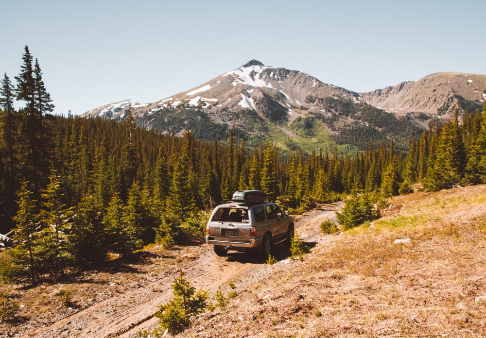 Essential Exterior Accessories for 4×4 Off-Roading: From Roof Racks to Recovery Tracks